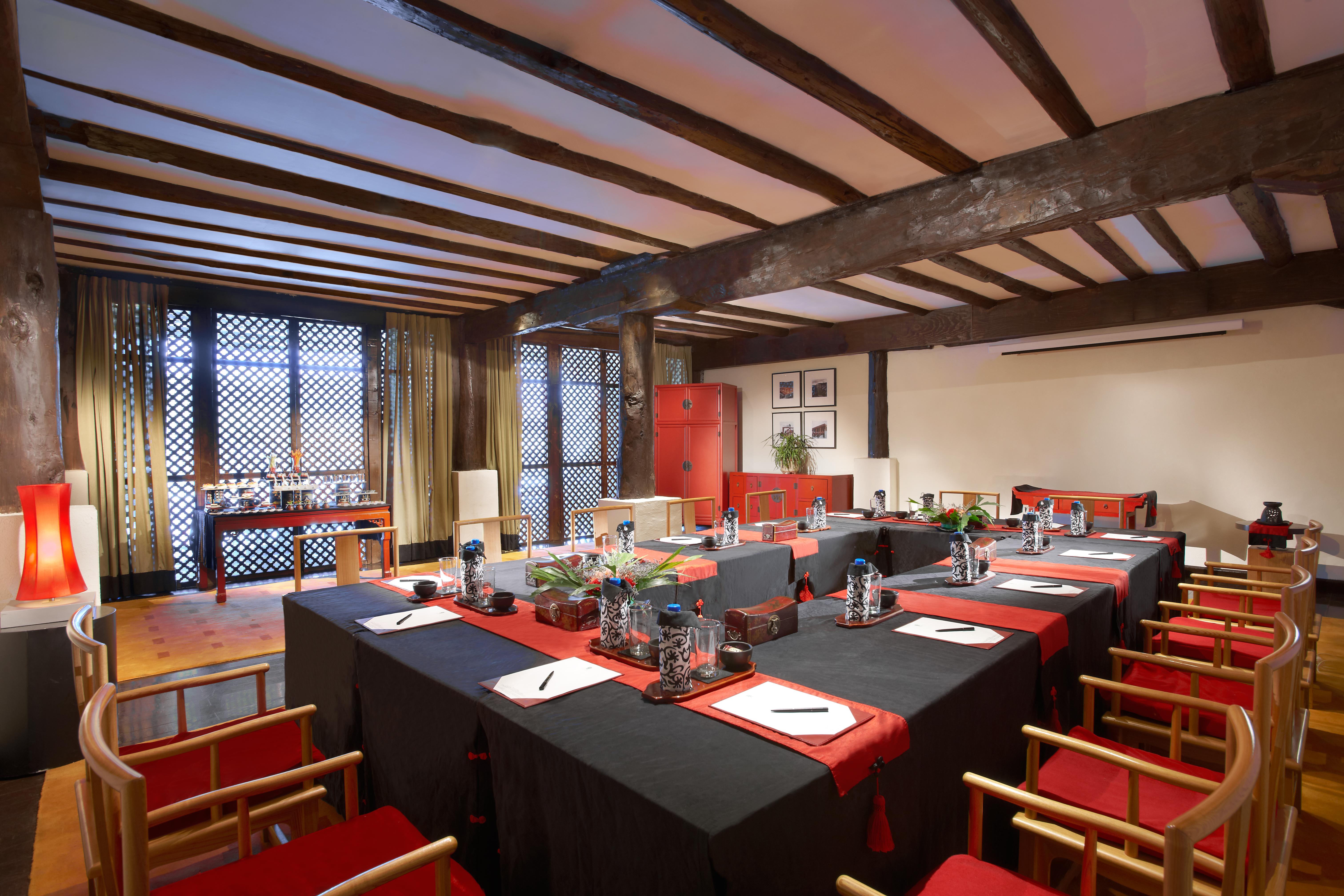 Banyan Tree Ringha Hotel Shangri-La Business photo